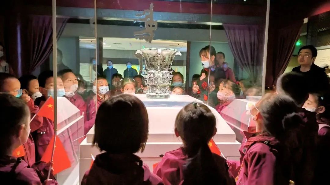 清明今又到,风筝满天飞